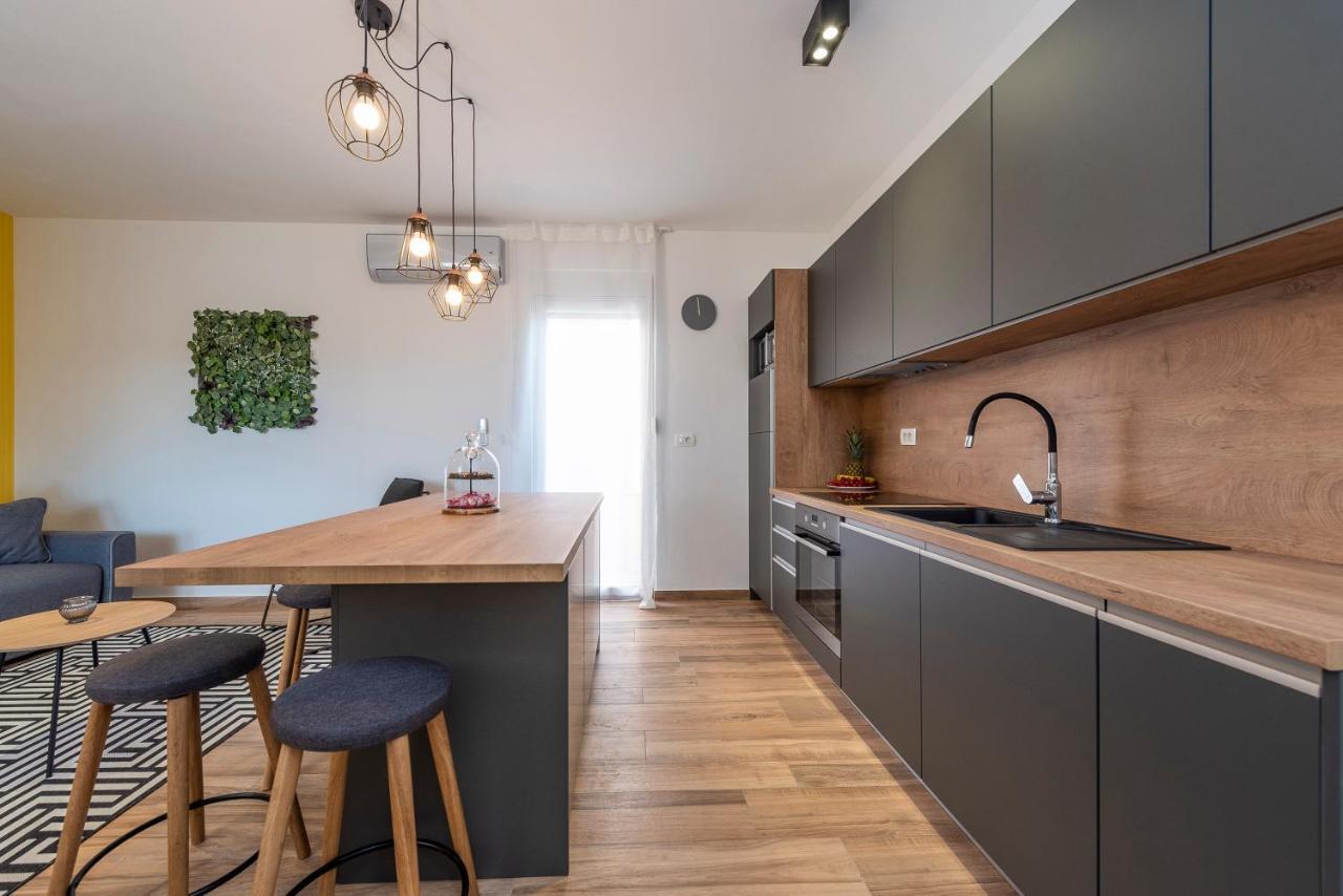 Luxury Apartments - La Vir 3 & 4 Bagian luar foto