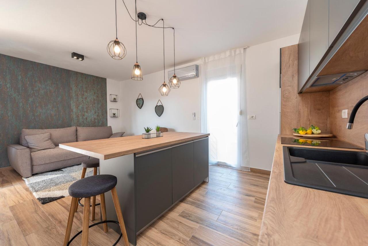 Luxury Apartments - La Vir 3 & 4 Bagian luar foto