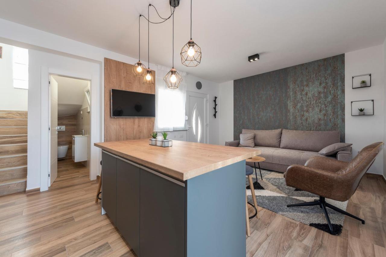Luxury Apartments - La Vir 3 & 4 Bagian luar foto