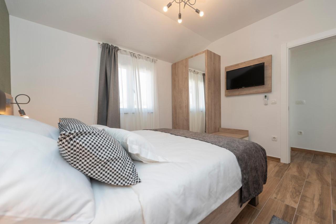 Luxury Apartments - La Vir 3 & 4 Bagian luar foto