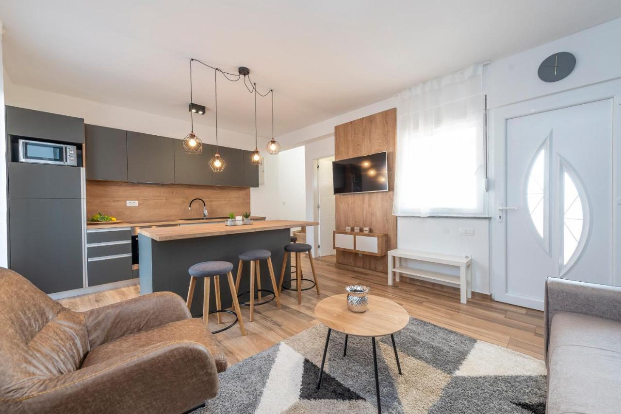 Luxury Apartments - La Vir 3 & 4 Bagian luar foto
