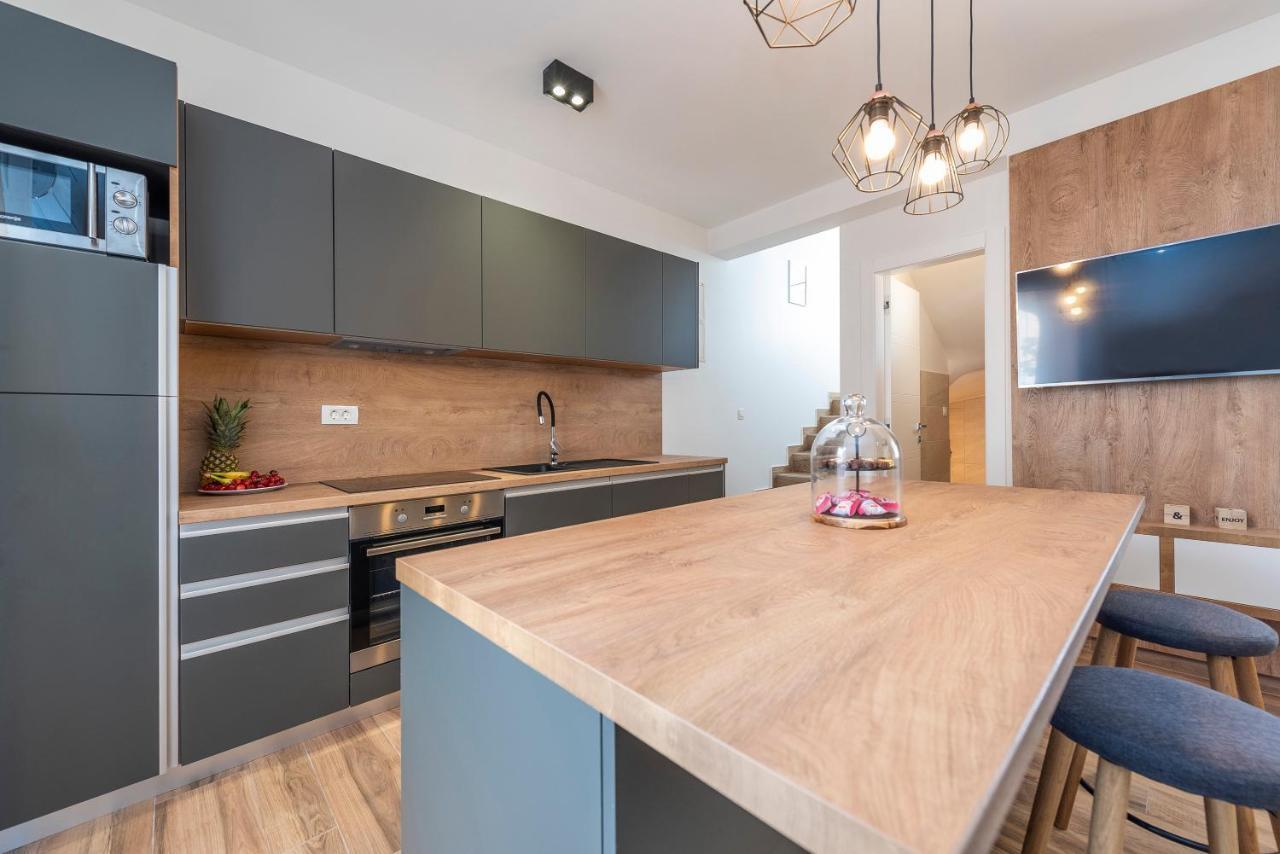Luxury Apartments - La Vir 3 & 4 Bagian luar foto