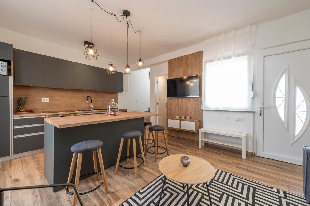 Luxury Apartments - La Vir 3 & 4 Bagian luar foto