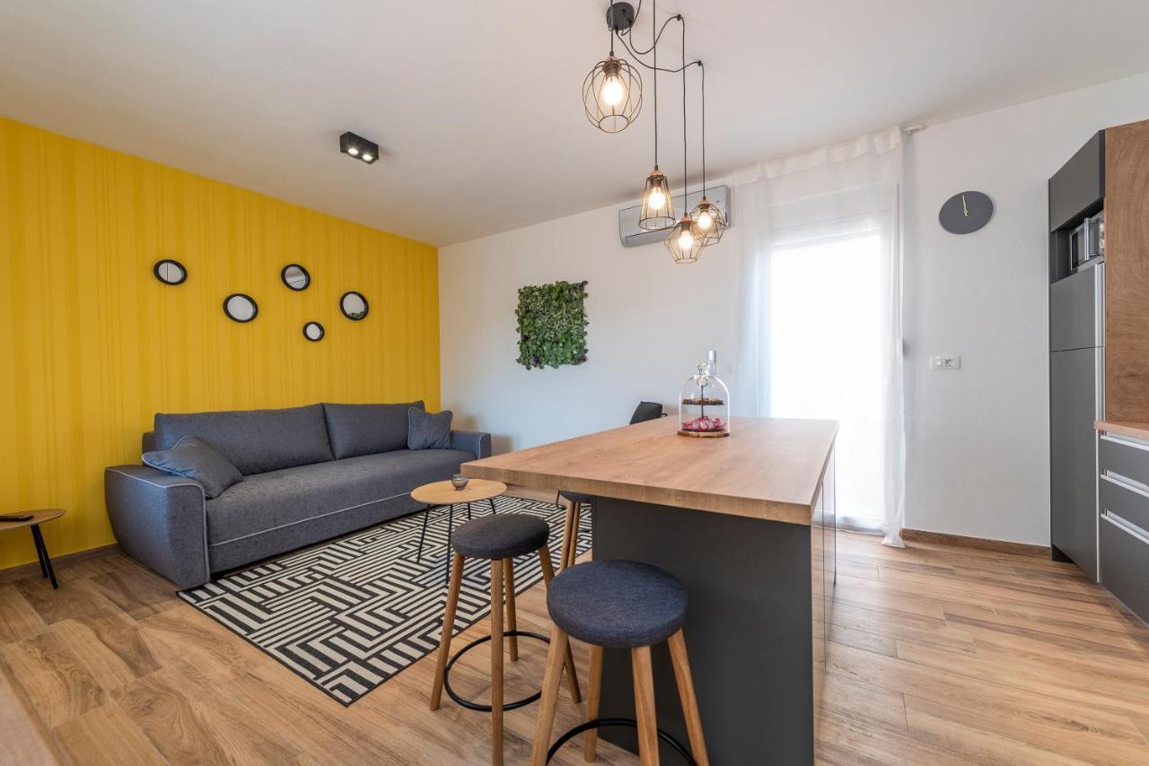 Luxury Apartments - La Vir 3 & 4 Bagian luar foto