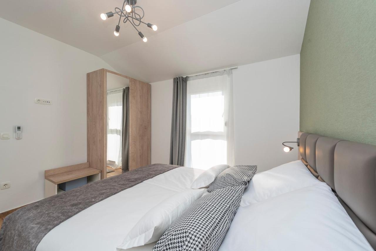 Luxury Apartments - La Vir 3 & 4 Bagian luar foto